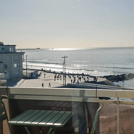 Bleu Iconic Vue A Daire